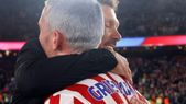 Diego Simeone y un emotivo abrazo con Antoine Griezmann. Diego Simeone y un emotivo abrazo con Antoine Griezmann.