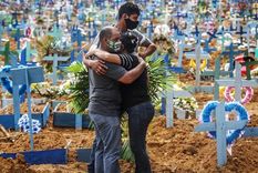 Los gobiernos de América Latina le fallaron a la gente en la pandemia: Mónica de Bolle, economista