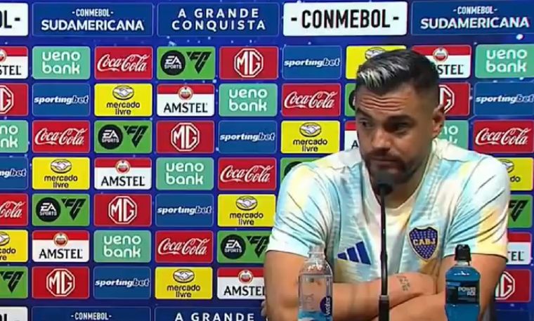 El arquero cuestionó la actuación del árbitro. Foto: Captura