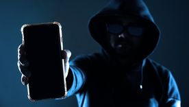 El spyware se instala sin ruido y puede exponer contraseñas, ubicación, datos bancarios y control remoto. El spyware se instala sin ruido y puede exponer contraseñas, ubicación, datos bancarios y control remoto.