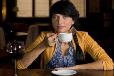 ¿buenos o malos para la salud? los mitos sobre el cafe y el vino tinto que quizas sigues pensando que son ciertos