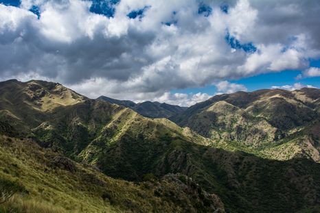 El Cerro Uritorco atrae a viajeros de todo el país por sus paisajes y su mística