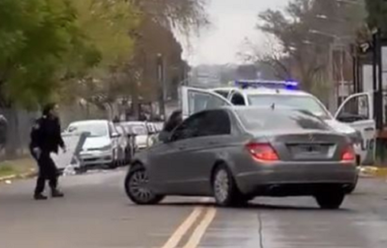 Cuatro delincuentes asaltaron un Pago Fácil, situado en Rosetti al 6.300, en el partido de Tres de Febrero. Foto: Captura de pantalla