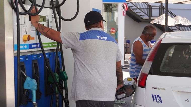 Los combustibles vuelven a subir este miércoles Foto: Rodrigo DAngelo / MDZ