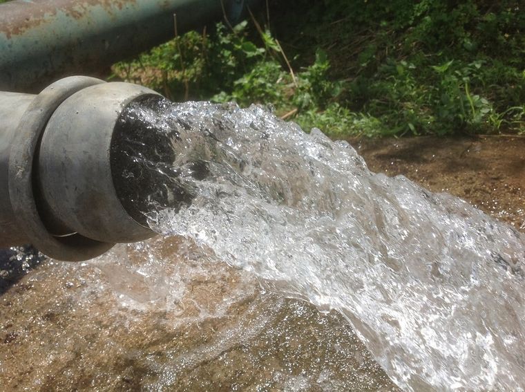 El agua que se utiliza para regadío suele extraerse de pozos. Se estima que en Mendoza hay unos 10 mil pozos abandonados. Foto: Gentileza