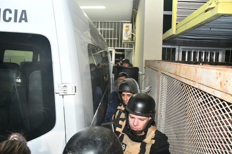 Fabiana González fue trasladada bajo un fuerte operativo de seguridad Foto: Twitter