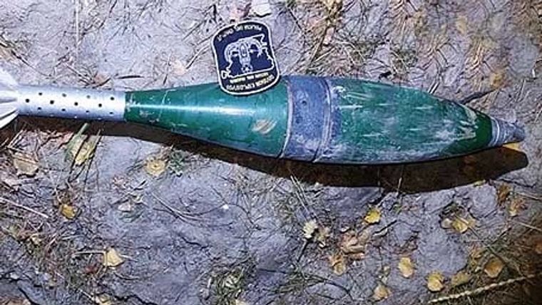 El proyectil explosivo hallado en el lecho de un río en Chubut Foto: NA