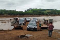 Por la crecida del Río Uruguay debió cerrarse el paso fronterizo. Por la crecida del Río Uruguay debió cerrarse el paso fronterizo.