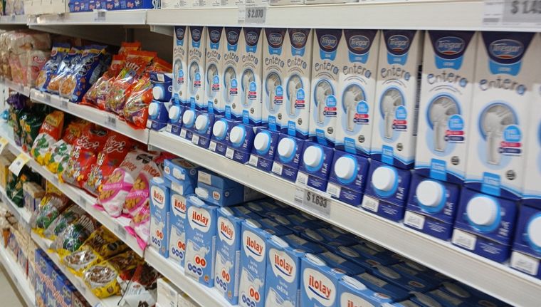 Las normas derogadas establecían limites de precios en alimentos esenciales y recaían sobre la actividad de comercios, entre otras cosas. Foto: Juan Mateo Aberastain Zubimendi / MDZ.