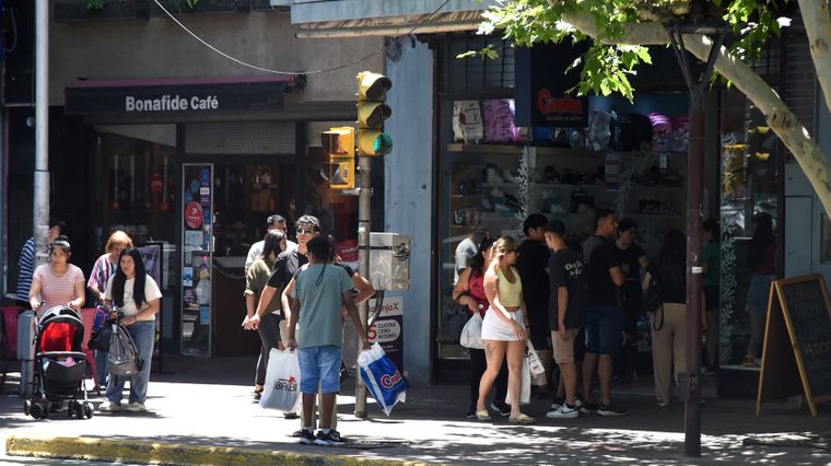 La consultora Demokratía y la FEM realizaron una encuesta sobre la situación socio económica en el Gran Mendoza.