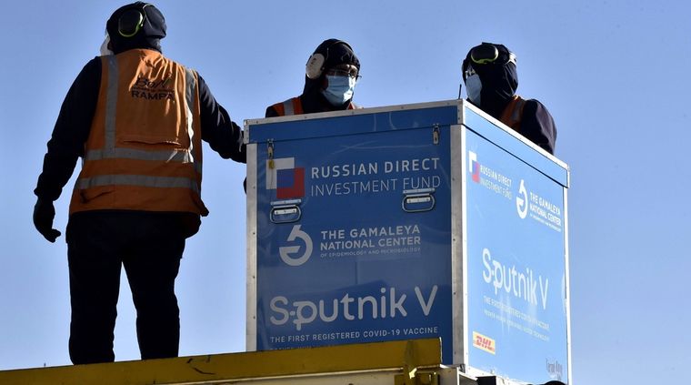 Otro vuelo partió a Rusia en busca de vacunas Sputnik V