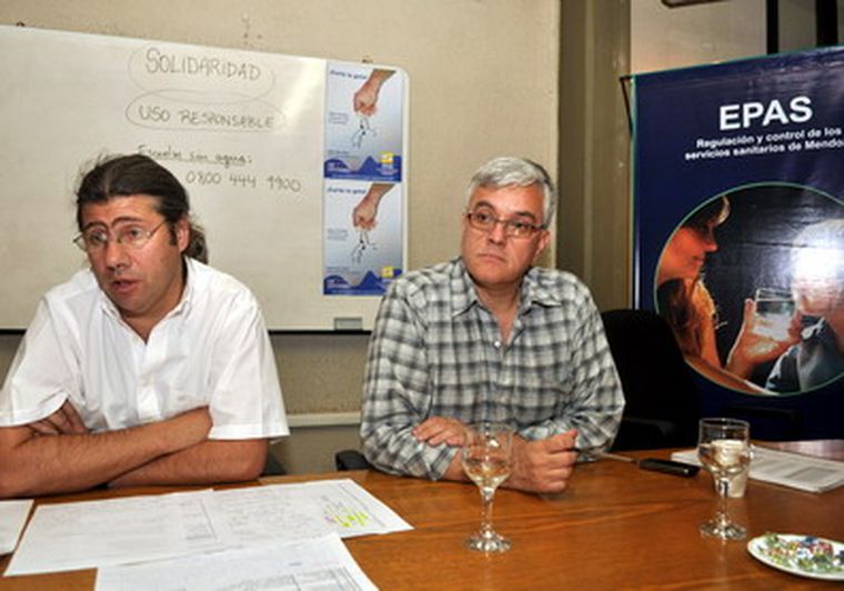 Montoro, titular del EPAS, y Dávila, interventor de OSM. Foto: Nacho Gaffuri / MDZ