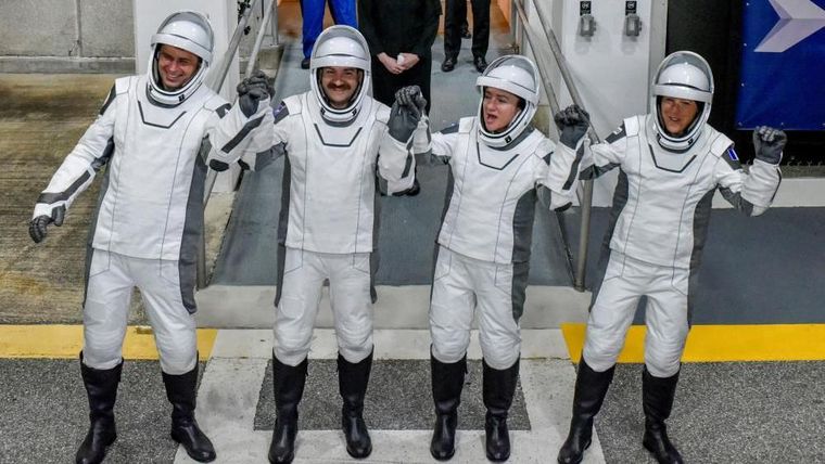 (De izquierda a derecha) El cosmonauta ruso Andrey Fedyaev, los astronautas de la NASA Jack Hathaway y Jessica Meir, y la astronauta de la ESA Sophie Adenot.