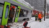 Por una avalancha, descarriló un tren en Suiza. Por una avalancha, descarriló un tren en Suiza.