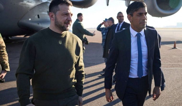 Zelenski fue recibido por Sunak. Foto: Getty.