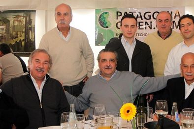 MDZol | Eduardo, Rodrigo y Dante Gentile compartieron el almuerzo con José María Llaver, Sergio Gómez, Eduardo Sancho y Roberto Gentile. Foto: Gentileza