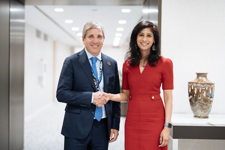 Luis Caputo y Gita Gopinath Luis Caputo y Gita Gopinath Foto: Ministerio de Economía