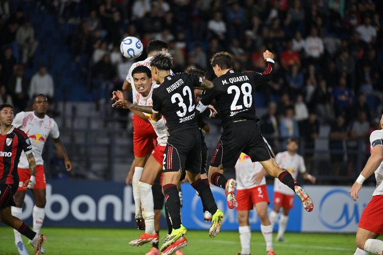 River venció a RB Bragantino en el Estadio Municipal Cicero De Souza Marques.