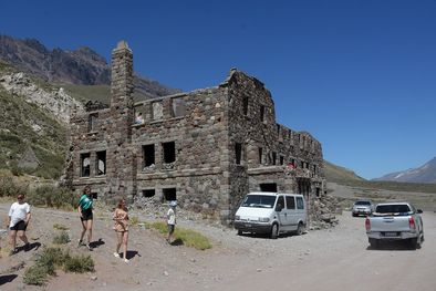 MDZol | Hotel abandonado en el sosneado (41).JPG