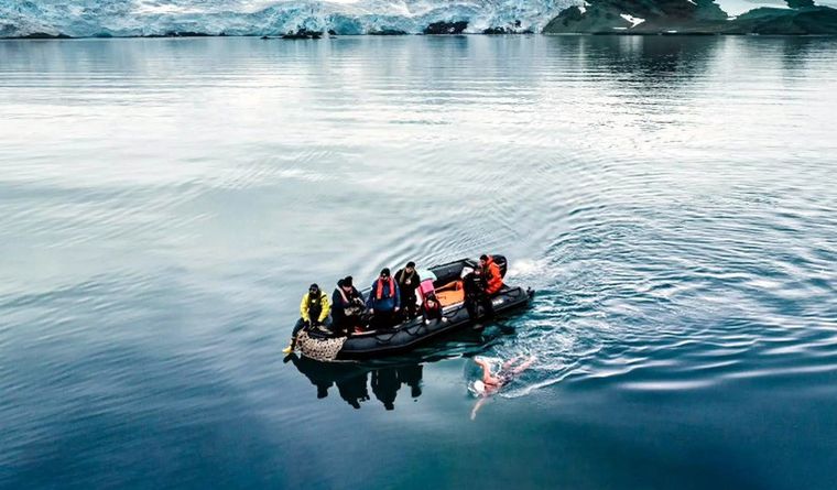 Mar de Drake Foto de una actividad deportiva en el Mar del Drake, en la zona en conflicto. Foto: Efe.