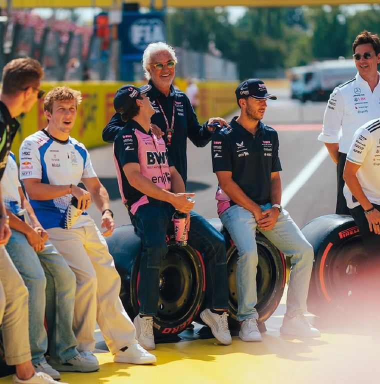 Flavio Briatore junto a Franco Colapinto y Pierre Gasly, actuales pilotos de Alpine. 