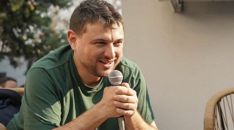 Mediante sus redes sociales, Grabois apuntó contra la Policía y le tiró un palito al CEO de Mercado Libre.  Foto: Facebook Juan Grabois