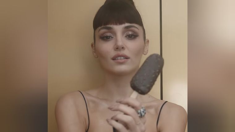 Hande Erçel Recuerdos de Cannes. Foto: @handemiyy