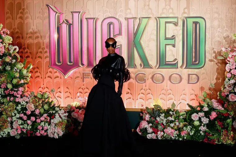 Cynthia Erivo lució un Balenciaga diseñado a medida por Pierpaolo Piccioli. Cynthia Erivo lució un Balenciaga diseñado a medida por Pierpaolo Piccioli.