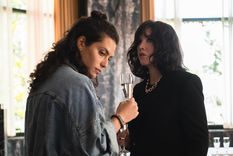 netflix: tiene pocos capitulos y es una de las series mas comentadas