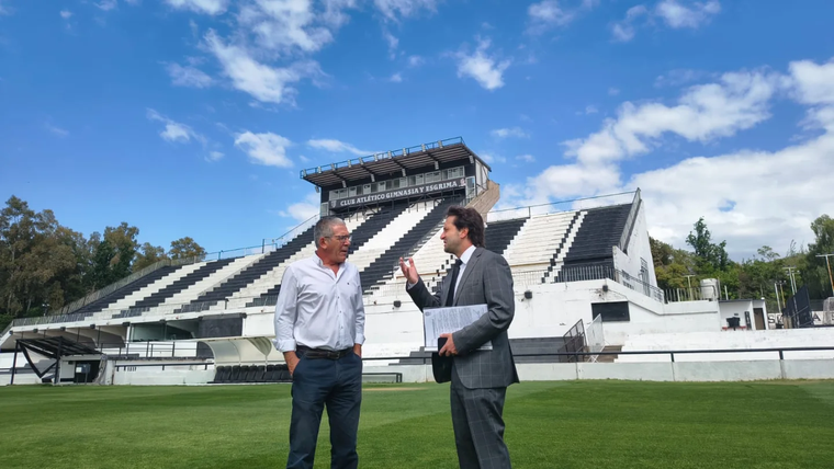 Fernando Porretta, presidente de Gimnasia, y Federico Chiapetta, subsecretario de Deportes, en el Víctor. Fernando Porretta, presidente de Gimnasia, y Federico Chiapetta, subsecretario de Deportes, en el Víctor.