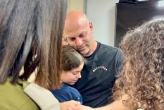 Los rehenes liberaron se reencontraron con sus familiares Foto: EFE