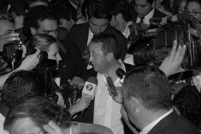 MDZol | Jaque ingresa al palco, luego de pasar un momento difícil.