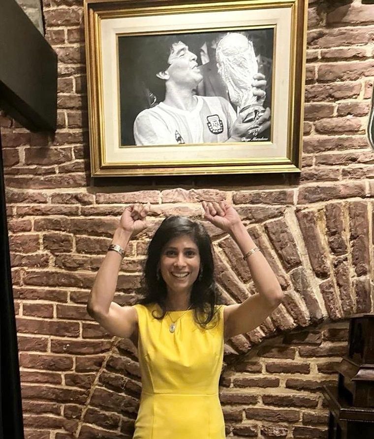 Gita Gopinath celebró la victoria de la Selección ante Colombia. Foto: Gita Gopinath