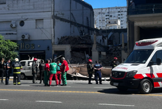 El derrumbe ocurrió sobre Avenida Libertador y Juramento.
