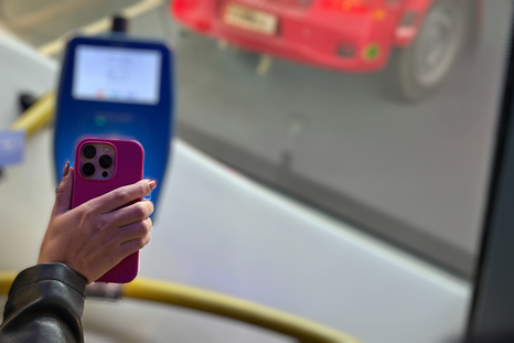 Para el transporte, es una forma de modernizar el servicio y reducir el manejo de efectivo. Para el transporte, es una forma de modernizar el servicio y reducir el manejo de efectivo.