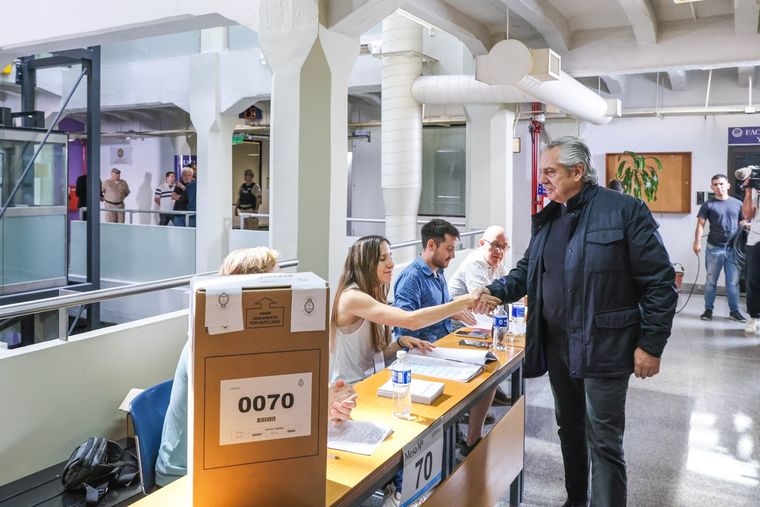 Balotaje El actual presidente emitió su voto en la sede de la Universidad Católica Argentina de Puerto Madero Foto: Télam