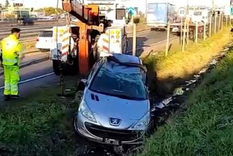 El coche tras el vuelco Foto: NA