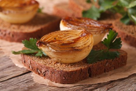 Cebollas caramelizadas al horno: el secreto para realzar cualquier plato. Cebollas caramelizadas al horno: el secreto para realzar cualquier plato.