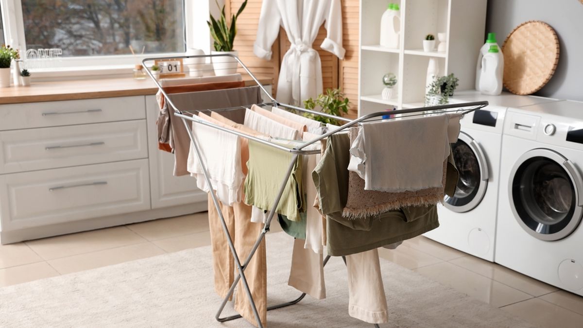 Cómo secar la ropa en los días fríos y húmedos: truco para evitar el mal olor