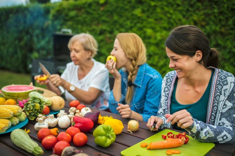 Las frutas y verduras contienen aminoácidos como la serotonina. Foto: Archivo