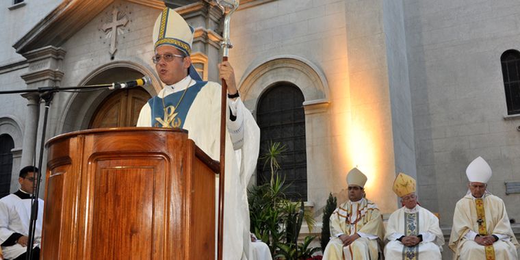 Monseñor Taussig, oficiando la misa en honor al Santo Patrono Foto: Agustín Mauricio/Mediamza.com