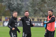 El Papu junto a Messi y Paredes en la Selección Foto: AFA El Papu junto a Messi y Paredes en la Selección Foto: AFA