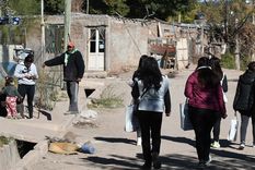 Censistas recorriendo el Barrio Olivares Foto: ALF PONCE MERCADO / MDZ Censistas recorriendo el Barrio Olivares Foto: ALF PONCE MERCADO / MDZ