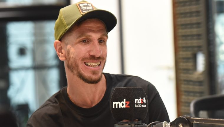 Fede Rasmussen, en el estudio de MDZ Radio. Foto: Maximiliano Ríos/MDZ
