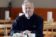 Andrew Hindley dice que hubo una campaña para expulsarlo de la Iglesia anglicana. Foto: SWNS