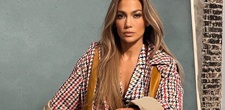 Jennifer Lopez, ejemplo de elegancia y sensualidad. Foto: Instagram @jlo