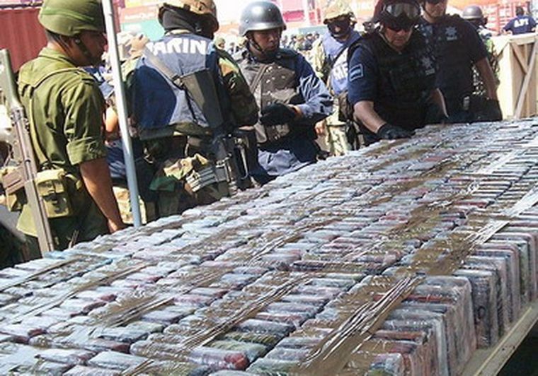 El narcotráfico estaría unido al terrorismo, según un experto.