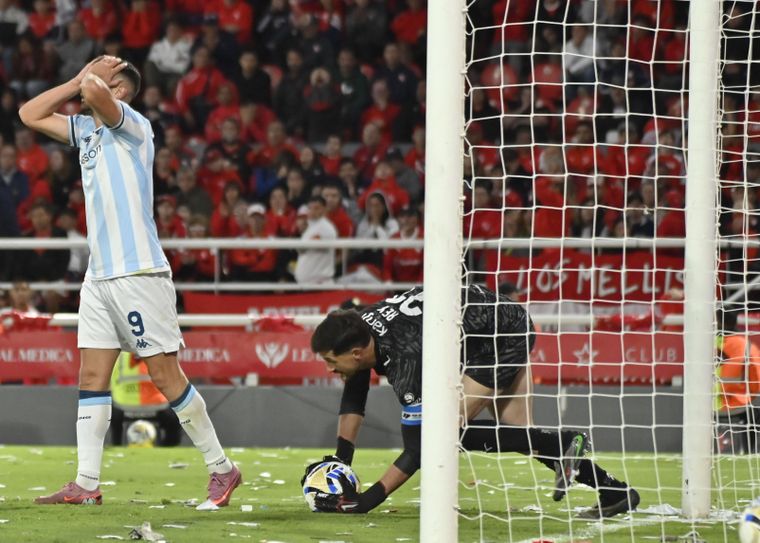 Maravilla Martínez ejecutó se lamenta por otra clarísima situación desperdiciada durante el clásico de Avellaneda.