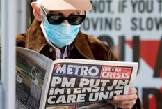 El manejo inicial de la crisis sanitaria en Reino Unido causa debate en el país.