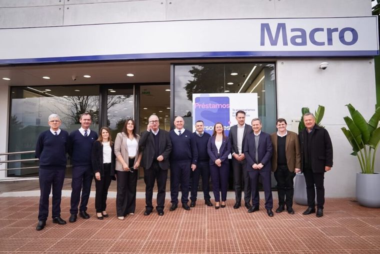 La nueva sucursal que Banco Macro inauguró en la localidad de 25 de Mayo está pensada para facilitar la operatoria y estar más cerca del cliente.